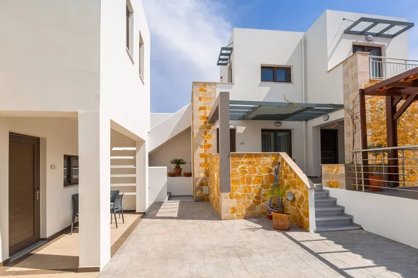 Architectuur van Ledra Maleme-hotel in Maleme stad op Kreta — Stockfoto