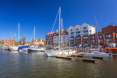  Gdansk, Polonya'nın eski şehir nehirde Motlawa Marina'da