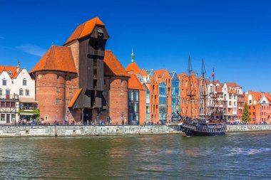 Korsan gemisi, Gdansk tarihi liman vinç