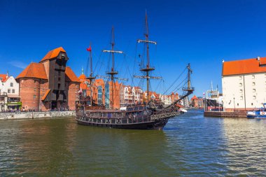 Korsan gemisi, Gdansk tarihi liman vinç