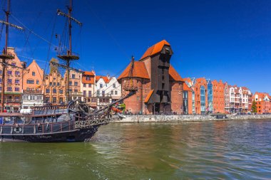 Korsan gemisi, Gdansk tarihi liman vinç
