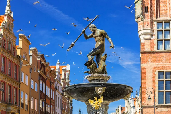 De Neptunusfontein in oude stad van gdansk — Stockfoto