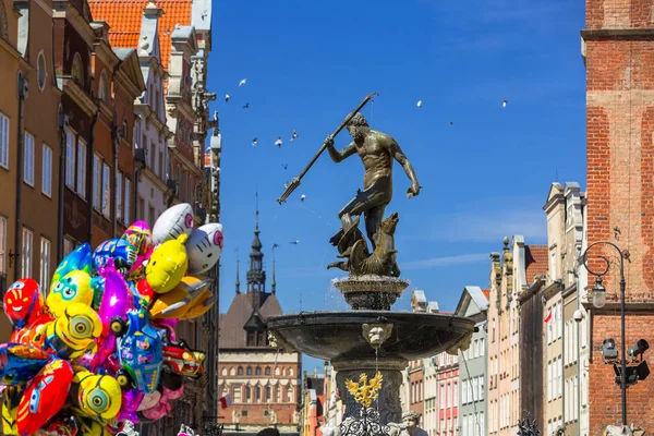 Fontana del Nettuno nel centro storico di Danzica, Polonia — Foto Stock