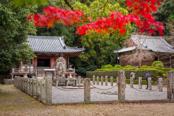 Temple Daigo-ji avec érables colorés en automne, Kyoto, Japon — Photo