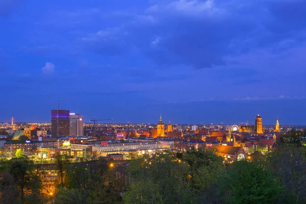 Piękne miasto centrum Gdańska w nocy, Polska — Zdjęcie stockowe