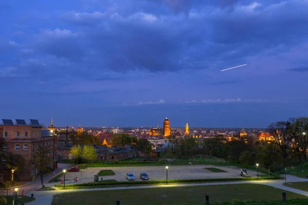Geceleri Gdansk eski şehrin mimarisi — Stok fotoğraf