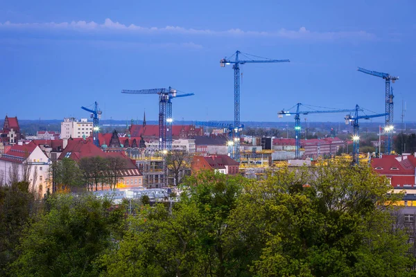Jeřáby stavební constraction v city centru Gdaňsku — Stock fotografie