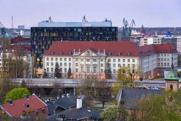 Architectuur van de oude stad van Gdansk in de schemering — Stockfoto