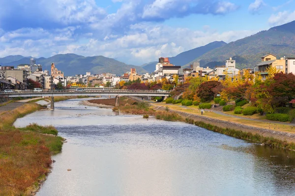 Bela paisagem do rio Kamo em Kyoto — Fotografia de Stock