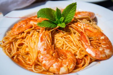 Taze karides ile spagetti