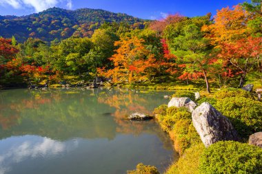 Sonbahar göle Arashiyama tenryu-ji Tapınağı
