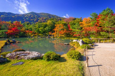Sonbahar göle Arashiyama tenryu-ji Tapınağı