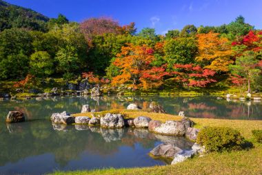 Sonbahar göle Arashiyama tenryu-ji Tapınağı