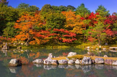 Sonbahar göle Arashiyama tenryu-ji Tapınağı