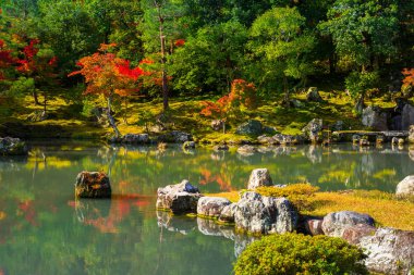 Sonbahar göle Arashiyama tenryu-ji Tapınağı