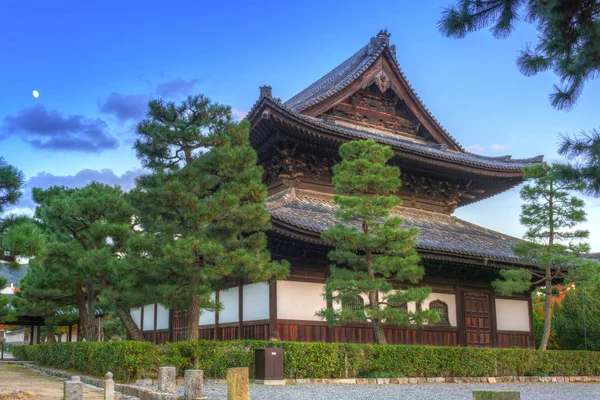 Templo budista en Kioto durante la temporada de otoño — Foto de Stock