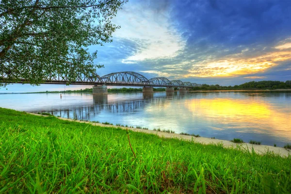 Günbatımı Grudziadz Vistula Nehri üzerinde — Stok fotoğraf