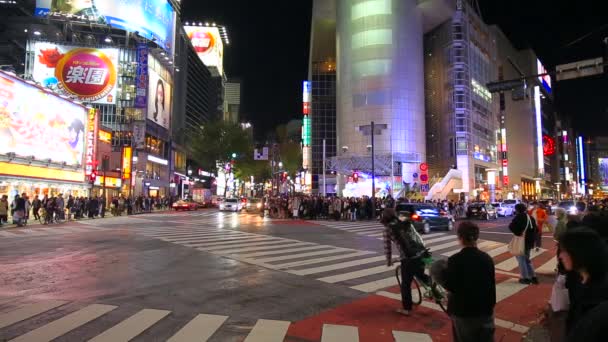 Voetgangers oversteekplaats op Shibuya district in Tokio, Japan — Stockvideo