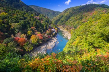 Sonbahar Arashiyama bakış ve Hozu Nehri