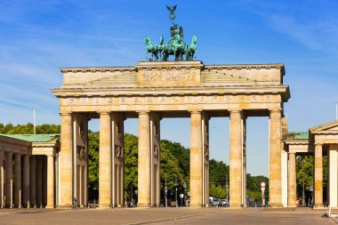 Gündoğumu, Berlin Brandenburg Kapısı