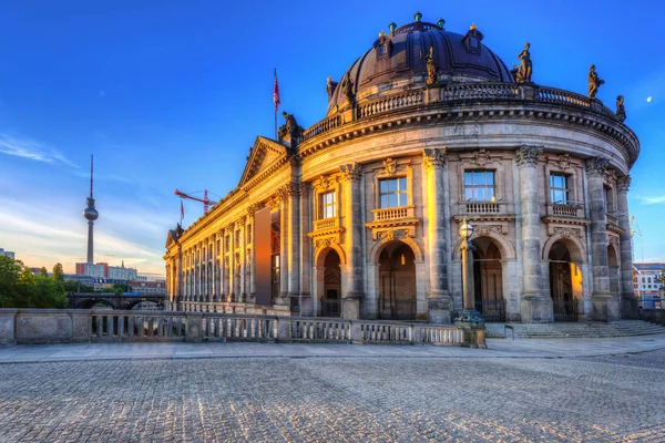 Arquitectura de la isla de los museos y la torre de TV en Berlín —  Fotos de Stock