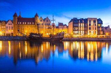 Mimarlık tarihi kentin Gdansk Motlawa Nehri üzerinde