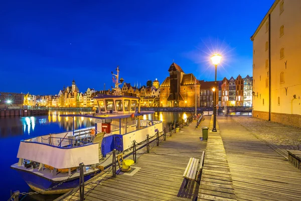 Mimarlık tarihi kentin Gdansk Motlawa Nehri üzerinde — Stok fotoğraf