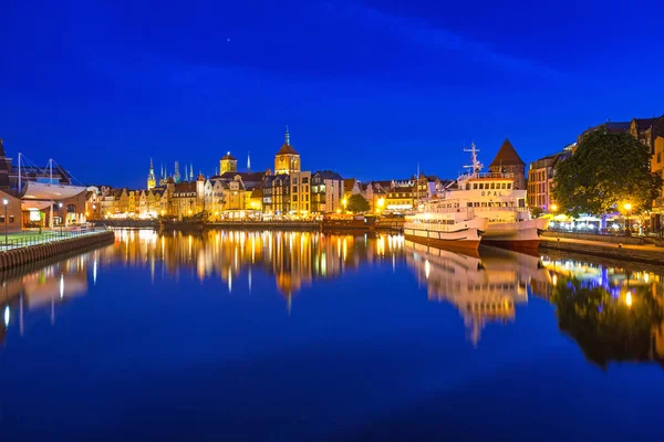 Architektura, stare miasto w Gdańsku nad Motławą — Zdjęcie stockowe