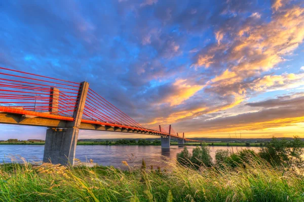 Cavo rimasto ponte sul fiume Vistola in Polonia — Foto Stock