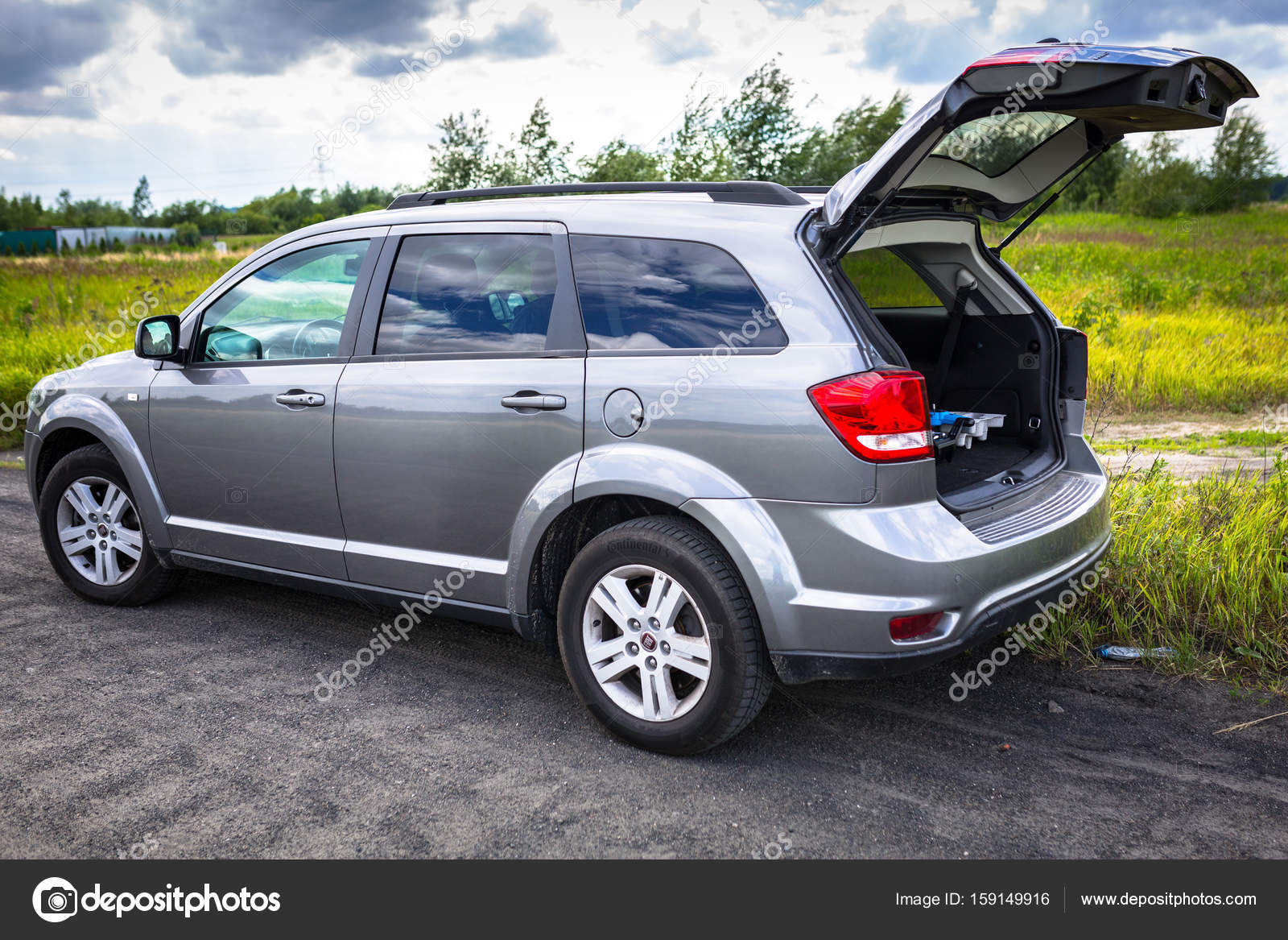 Fiat Freemont SUV on the offroad in Poland – Stock Editorial Photo ©  Patryk_Kosmider #159149916