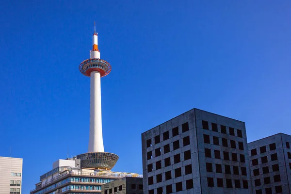 La torre de Kioto en un día soleado, Japón . — Foto de Stock