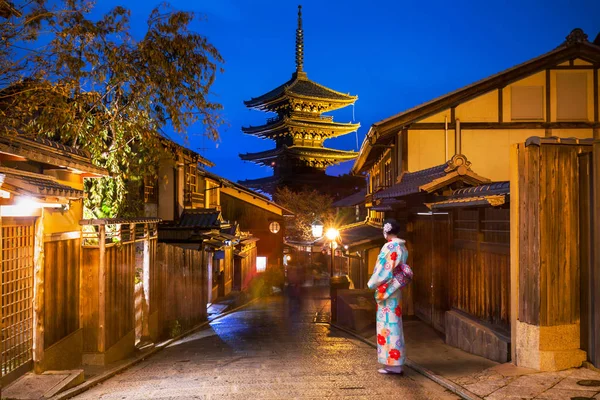 Cidade velha japonesa no distrito de Higashiyama de Kyoto — Fotografia de Stock