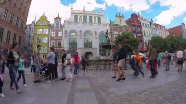 İnsanlar Gdansk tarihi kentin uzun Lane'de