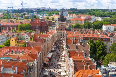 Gdansk, Polonya tarihi kentin uzun Lane'de insanlar