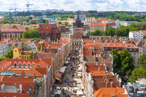 Gdansk, Polonya tarihi kentin uzun Lane'de insanlar