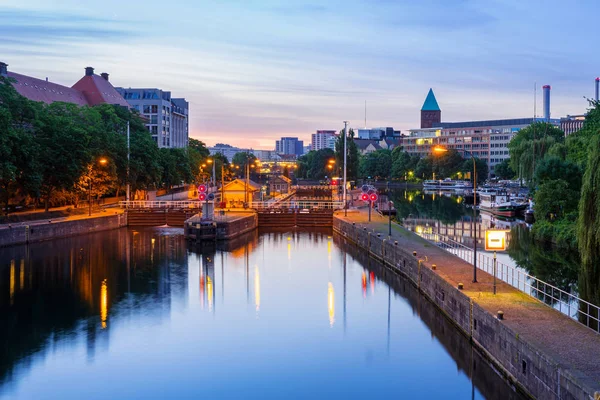 Şafakta Berlin Spree Nehri