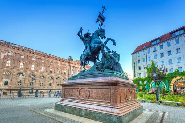 Statue of the Saint George and the Dragon in Berlin — Stock Photo, Image