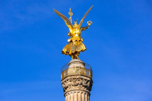 Estatua sobre la Columna de la Victoria en Berlín — Foto de Stock