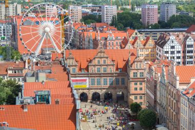 Gdansk, Polonya tarihi kentin uzun Lane'de insanlar