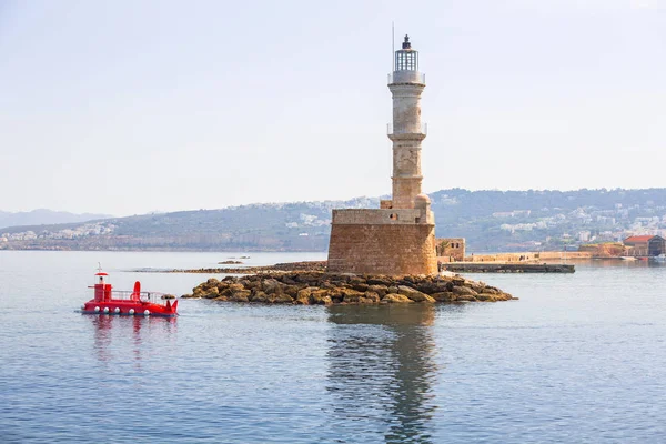 Faro nel vecchio porto di Chania a Creta — Foto Stock