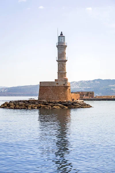 Fyren i gamla hamnen i Chania på Kreta — Stockfoto