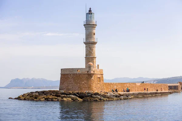 Faro en el antiguo puerto de Chania en Creta — Foto de Stock