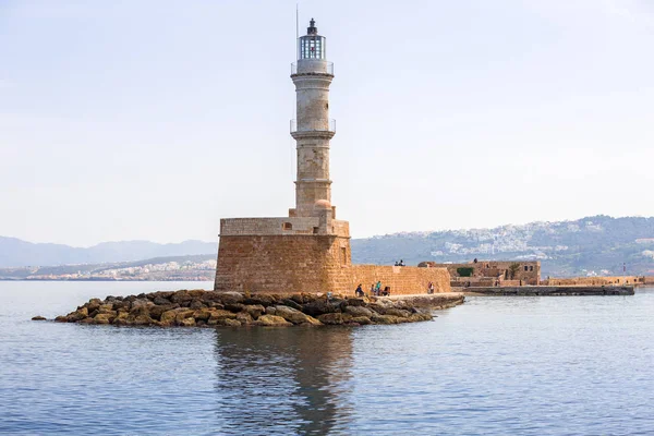 Phare dans le vieux port de La Canée en Crète — Photo