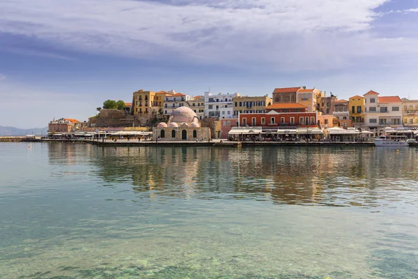 Gamla venetianska hamnen i Chania på Kreta, Grekland — Stockfoto