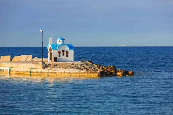 Πανέμορφο εκκλησάκι για την ακτή της Κάτω Γαλατάς στην Κρήτη — Φωτογραφία Αρχείου