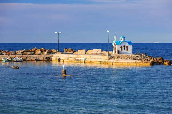 Hermosa capilla en la costa de Kato Galatas en Creta — Foto de Stock