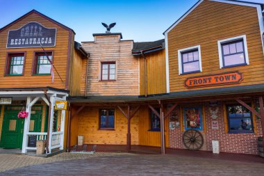 Bydgoszcz yakınındaki Batı otelin vahşi batı mimari