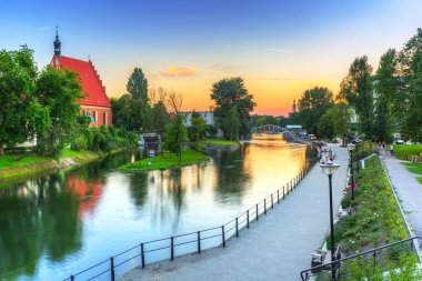 Brda nehir yansıma ile Bydgoszcz şehir'in mimaride 