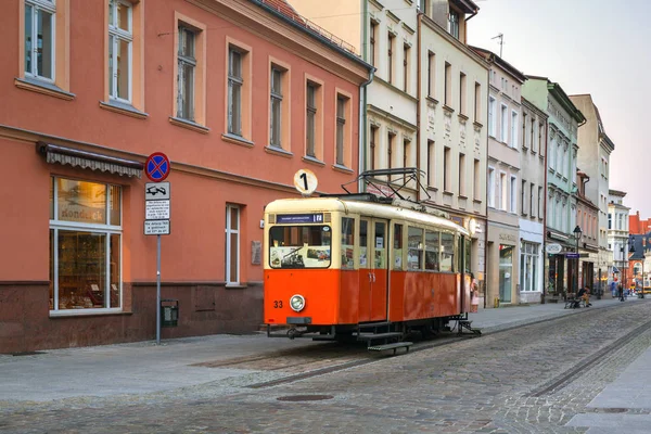 Architektura města Bydgoszcz starých tramvají používá jako turistické informace v Polsku — Stock fotografie