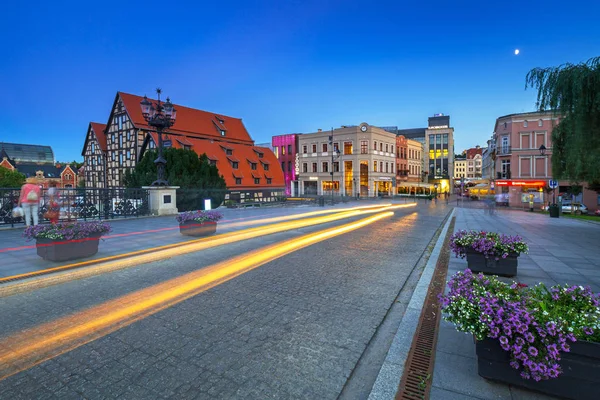 Architectuur van de stad Bydgoszcz in de schemering, Polen. — Stockfoto